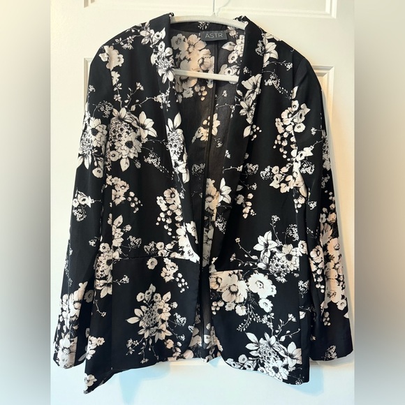 ASTR Floral Blazer Size Small - Picture 1 of 6